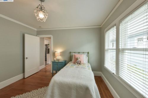 220 Stoakes Ave, San Leandro CA 94577-1734 exterior