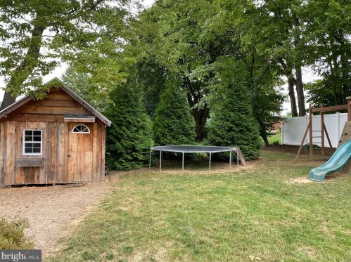 417 Lampeter Rd, Lancaster PA 17602-1717 exterior