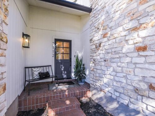 7112 Fireoak Dr, Austin TX  78759-3771 exterior
