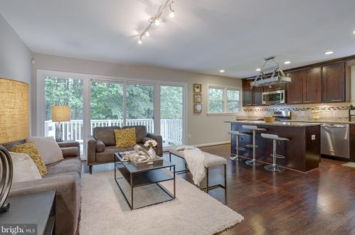 6710 Capstan Dr, Annandale, VA 22003-1954