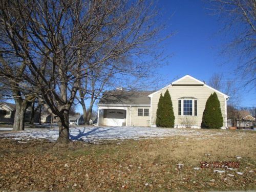 403 Lakeside Dr, Hastings, NE 68901-4044