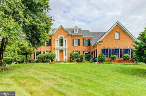 10910 Great Point Ct, Great Falls, VA 22066-1636