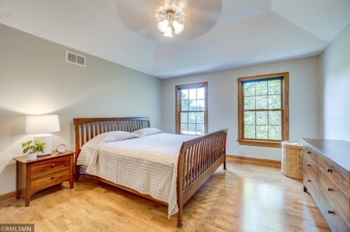 9137 Edinburgh Ln, Saint Paul MN  55125-9192 exterior