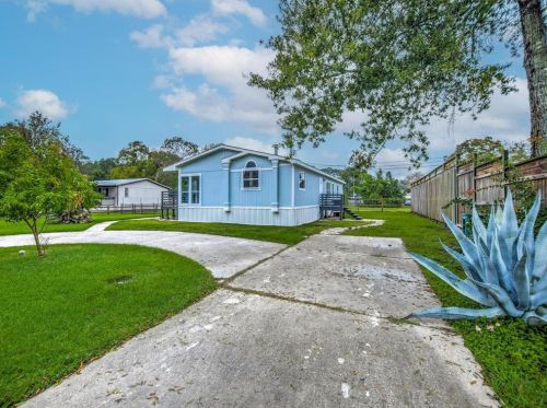 4714 Oak St, Taylor Lake Village, TX 77586-2041