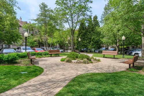 2722 Southport Ave, Chicago IL  60614-1230 exterior