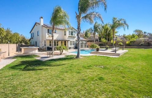 16093 Sierra Heights Dr, Riverside CA  92503-8449 exterior