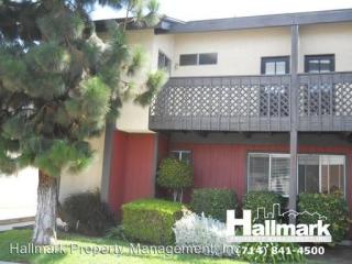 16942 Hoskins Ln, Huntington Beach CA  92649-3927 exterior