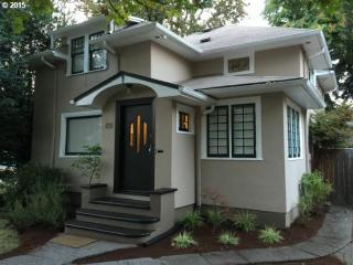 491 10th Ave, Eugene OR  97401-2813 exterior