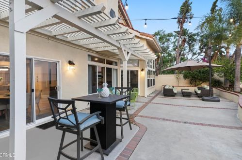 1011 Calle Azul, Glendale CA  91208-3010 exterior