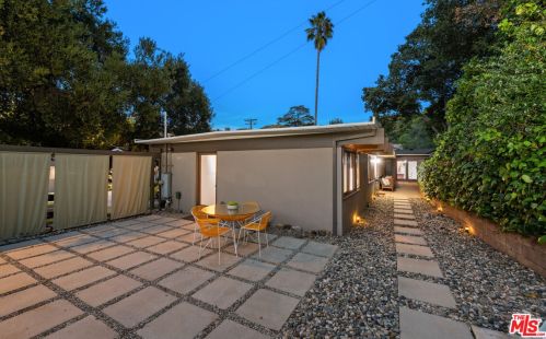 2430 Bywood Dr, Glendale CA  91206-4703 exterior