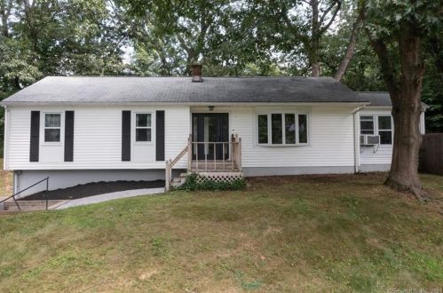 635 Meriden Ave, Southington, CT 06489-3932