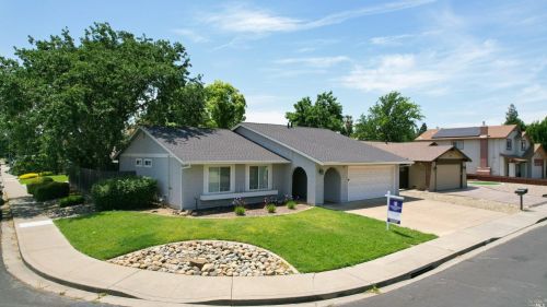 712 Fallbrook Ave, Vacaville, CA 95687-5216