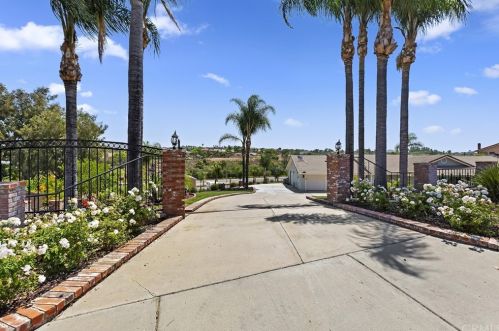 17970 Luna Ct, Riverside, CA 92504-9572