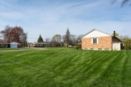 9146 Fidelis Dr, Cincinnati OH 45242-7431 exterior