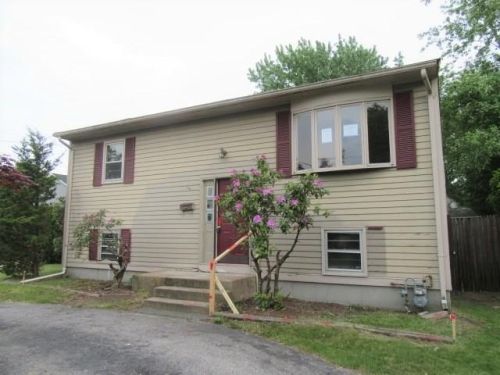54 Birch St, Warwick, RI 02888-3613