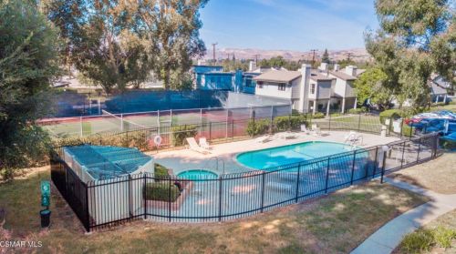 6443 Stoney View Ln, Simi Valley CA  93063-6420 exterior