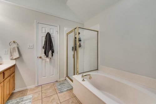 2225 Chapman Dr, Carrollton TX 75010-4154 exterior