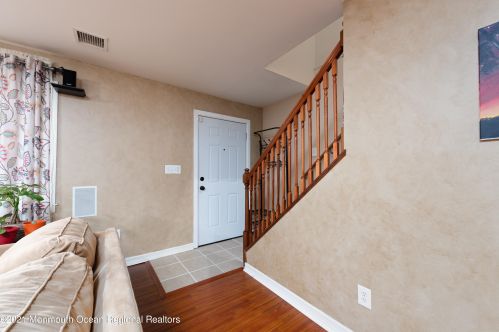58 Salem Pl, Cliffwood, NJ 07721-1120