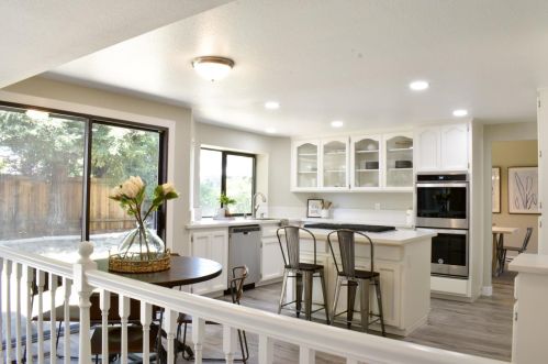 8960 Roundabout Ct, Elk Grove, CA 95624-3121