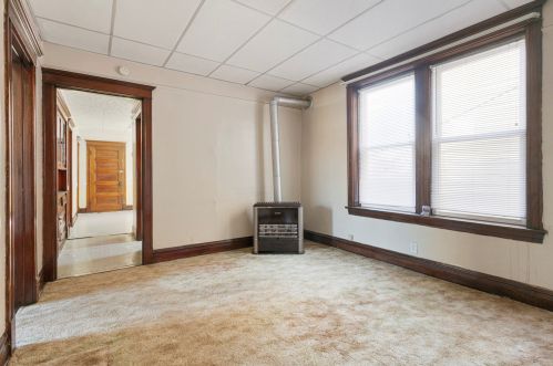 951 Lawndale Ave, Chicago, IL 60651-3946