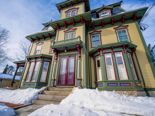 15 Middle St, Hallowell, ME 04347-1101