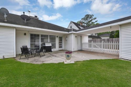 403 Pebblebrook Dr, Taylor Lake Village TX  77586-6012 exterior