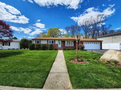 15 Golini Dr, Providence, RI 02919-2204