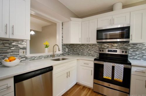 24 Fox Run, Woodbury, CT 06798-3214
