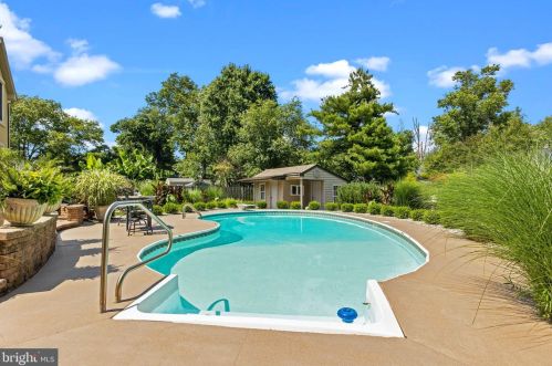 40 Wayside Ln, Trenton, NJ 08648-3621