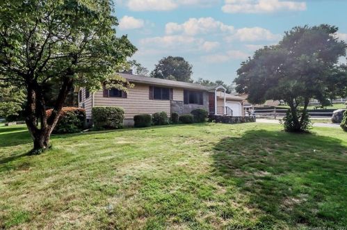 12 Wiltan Dr, Upper Stepney, CT 06468-1059