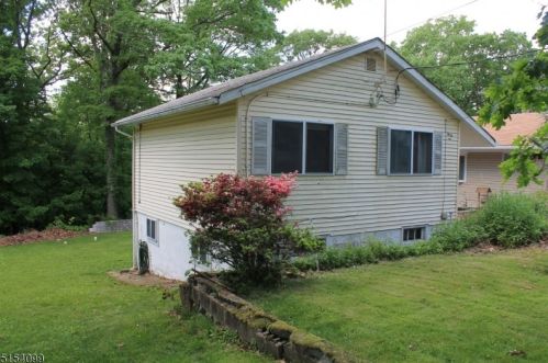 34 Skidmore Trl, Hopatcong, NJ 07843-1736