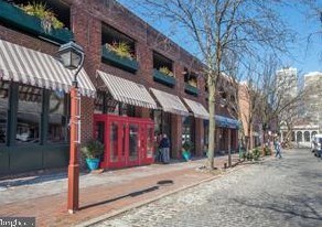 200 Lombard St, Philadelphia PA  19147-1605 exterior