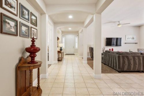 1464 Stanislaus Dr, Chula Vista CA  91913-1478 exterior