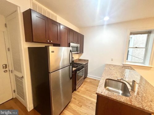 927 19th St, Philadelphia, PA 19146-2636