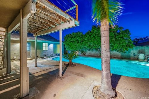 1283 13th St, Upland CA 91786-2966 exterior