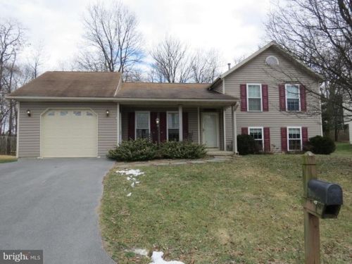 17326 Tamarack Dr, Williamsport, MD 21795-1618