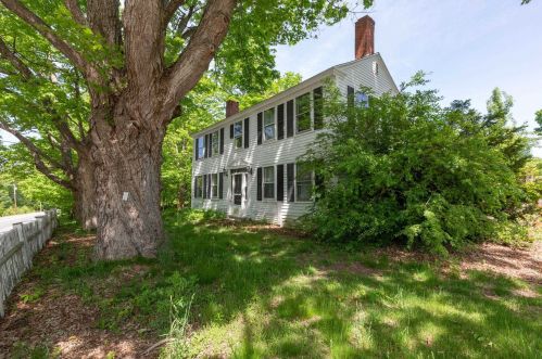 86 Raymond Rd, Chester, NH 03036-8110