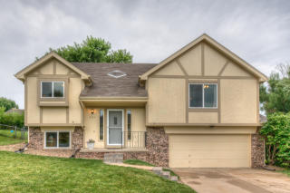 2304 Corn Dr, Omaha, NE 68046-4225