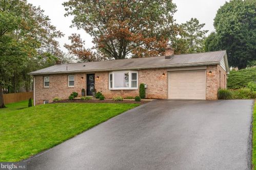 343 Southview Dr, Ephrata, PA 17522-9559