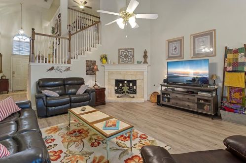 5800 Fathom Dr, Fort Worth TX  76135-7013 exterior