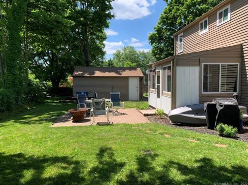 146 Fairview Dr, Kensington, CT 06037-1405