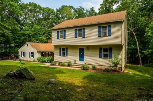 43 Seabury Ave, Gales Ferry, CT 06339-1323