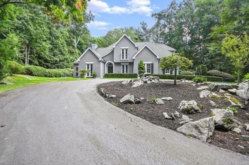 524 Charcoal Ave, Waterbury, CT 06762-1907