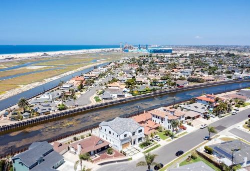 22211 Malibu Ln, Huntington Beach, CA 92646-8336