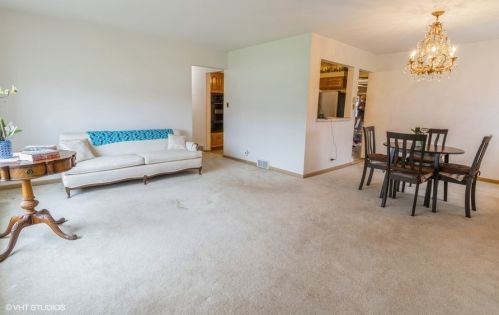 9375 Clancy Dr, Des Plaines, IL 60016-5116