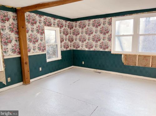 2122 Millcreek Rd, Lancaster PA  17602-4749 exterior