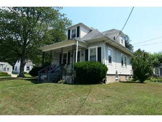 4 Vickery St, Warwick, RI 02888-1410