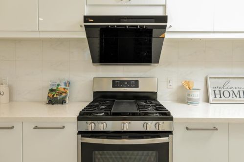 483 Los Ninos Way, Los Altos CA 94022-1727 exterior