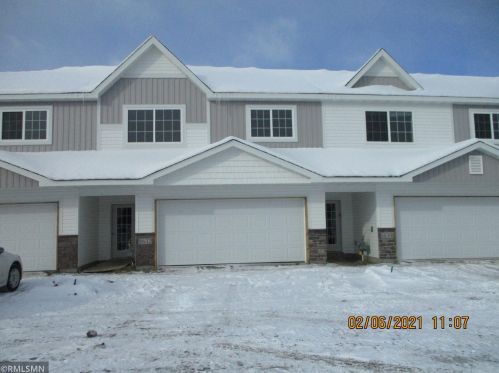 8632 Gateway Cir, Monticello, MN 55362-4623