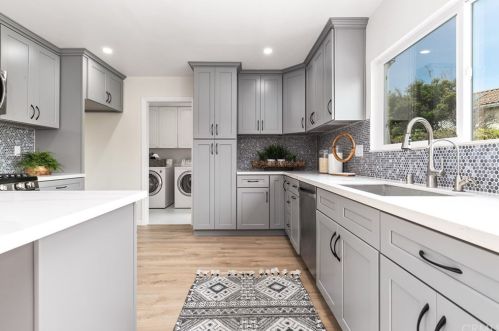 17482 Luther Ave, Irvine CA  92614-6643 exterior